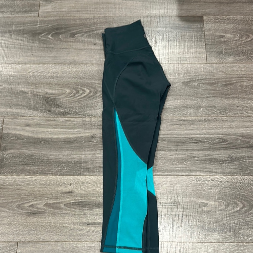 Lululemon mesh panel crops